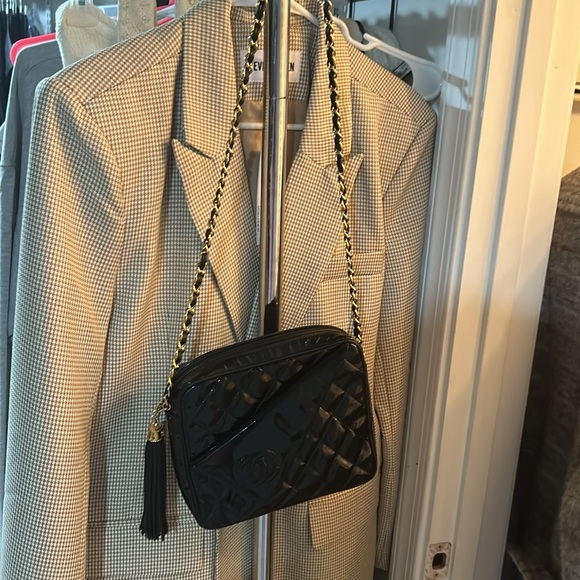 CHANEL VINTAGE CAMERA TASSEL BAG 🖤 - Picture 2 of 11